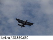 Самолет Ан-2 в воздухе. Голубое небо с облаками. Стоковое фото, фотограф Яковлев Сергей / Фотобанк Лори