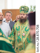 Праздничная литургия в Свято-Духовом храме села Шкинь, подмосковье (2018 год). Редакционное фото, фотограф Дмитрий Неумоин / Фотобанк Лори
