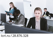 Young business woman working with laptop in workplace with inte. Стоковое фото, фотограф Яков Филимонов / Фотобанк Лори