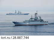БДК-11 «Пересвет» большой десантный корабль проекта 775М во Владивостоке. Бортовой номер 077 (2018 год). Редакционное фото, фотограф Овчинникова Ирина / Фотобанк Лори