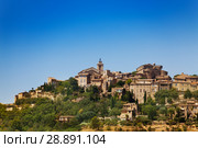Gordes village view on the mountain, south France (2017 год). Стоковое фото, фотограф Сергей Новиков / Фотобанк Лори