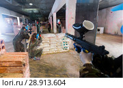 Gamers are targeting in enemy behind barricades. Стоковое фото, фотограф Яков Филимонов / Фотобанк Лори
