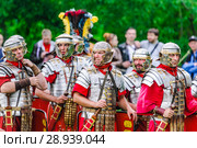 Римские легионеры. Международный фестиваль "Времена и эпохи" в парке "Коломенское" (2017 год). Редакционное фото, фотограф Алёшина Оксана / Фотобанк Лори