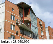 Восьмиэтажный девятиподъездный монолитный жилой дом (построен в 2003 году по индивидуальному проекту). Улица Коштоянца, 6 корпус 1. Район Проспект Вернадского. Город Москва. Россия (2015 год). Редакционное фото, фотограф lana1501 / Фотобанк Лори
