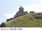 Троицкая церковь в Гергети ( Гергетис Цминда Самеба)  у подножья Казбека, Грузия. Стоковое фото, фотограф Олег Хархан / Фотобанк Лори