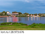 Река Волхов. Гостиница "Россия". Великий Новгород (2018 год). Редакционное фото, фотограф Александр Щепин / Фотобанк Лори