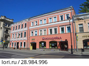 Москва, улица Покровка, дом 21. Кафе "Шоколадница" в старинном особняке. Дом с булочной купца Алексеева (2018 год). Редакционное фото, фотограф Овчинникова Ирина / Фотобанк Лори
