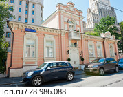 Особняк Н. К. Боля — К. А. Гутхейля. Денежный переулок, дом 13, стр. 1. Москва. Россия (2018 год). Редакционное фото, фотограф E. O. / Фотобанк Лори