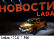 Автомобиль Lada XRAY Cross во время презентации новых моделей Lada семейства Granta в новой ИКС-стилистике на московском международном автомобильном салоне (ММАС – 2018) в МВЦ "Крокус Экспо", Россия. Редакционное фото, фотограф Николай Винокуров / Фотобанк Лори