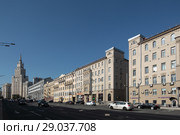 Москва, Сталинская высотка у Красных Ворот и Садово-Черногрязская улица (2018 год). Редакционное фото, фотограф Дмитрий Неумоин / Фотобанк Лори