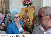 Десница святителя Спиридона Тримифунтского в Свято-Духовском храме села Шкинь (2018 год). Редакционное фото, фотограф Дмитрий Неумоин / Фотобанк Лори