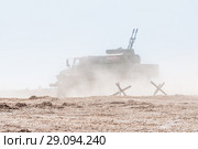 Модернизированная зенитная установка ЗУ-23М на шасси автомобиля-вездехода "Урал-4320" в дымовой завесе. Международный военно-технический форум "Армия-2018". Полигон "Алабино" в Московской области. Редакционное фото, фотограф Алёшина Оксана / Фотобанк Лори