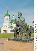 Россия, Сибирь, Тюменская область, Тобольск, памятник  Фёдору Достоевскому (2018 год). Редакционное фото, фотограф Александр Циликин / Фотобанк Лори