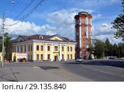 Бизнес центр Bellagio и старая водонапорная башня в Вологде (2016 год). Редакционное фото, фотограф Светлана Колобова / Фотобанк Лори