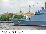 Военные корабли на параде в день ВМФ. "Сообразительный" –  корабль ближней морской многоцелевой сторожевой зоны (корвет) проекта 20380. Санкт-Петербург (2018 год). Редакционное фото, фотограф Сергей Афанасьев / Фотобанк Лори