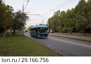 Электробус на регулярном маршруте в Москве (2018 год). Редакционное фото, фотограф Виктор Маслов / Фотобанк Лори