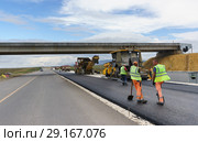 Строительство новой современной автодороги Таврида (Р260) в Крыму (2018 год). Редакционное фото, фотограф Наталья Гармашева / Фотобанк Лори