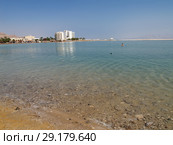Вид на Мертвое море с гостиницами на берегу. Израиль (2012 год). Стоковое фото, фотограф Ирина Борсученко / Фотобанк Лори