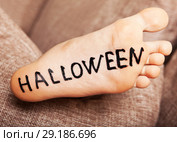 Foot with the inscription black Halloween. Стоковое фото, фотограф Элина Гаревская / Фотобанк Лори