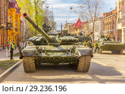 Russia, Samara, May 2018: New military modified russian army main battle tank T-72B3M in green camouflage at the city street. Редакционное фото, фотограф Акиньшин Владимир / Фотобанк Лори