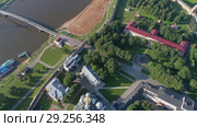 Aerial of Sophia Cathedral and Novgorod Kremlin (2018 год). Стоковое видео, видеограф Михаил Коханчиков / Фотобанк Лори