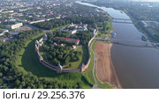 Aerial of Sophia Cathedral and Novgorod Kremlin (2018 год). Стоковое видео, видеограф Михаил Коханчиков / Фотобанк Лори