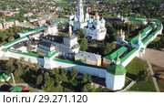 View from drones of churches in Trinity Lavra of St. Sergius Monastery, Sergiyev Posad (2018 год). Стоковое видео, видеограф Яков Филимонов / Фотобанк Лори