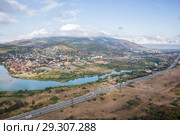 Top view of Georgian Military Road, Aragvi River and town of Mtskheta. Стоковое фото, фотограф Юлия Бабкина / Фотобанк Лори