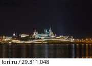 Казань. Кремль на берегу реки Казанки ночью (2018 год). Редакционное фото, фотограф Геннадий Соловьев / Фотобанк Лори