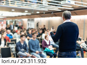 Sturtup expert giving talk at business event workshop. Стоковое фото, фотограф Matej Kastelic / Фотобанк Лори
