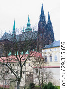Northern part of Prague Castle. Deer gully. Wall of fortress.  St.Vitus Cathedral. Prague, Czech Republic (2018 год). Стоковое фото, фотограф Николай Коржов / Фотобанк Лори