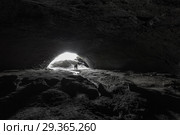 Камчатский край, внутри большой пещеры в кальдере вулкана Горелый (2018 год) Стоковое фото, фотограф Александр Максин / Фотобанк Лори