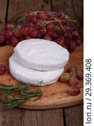 Camembert with honey and grapes. Стоковое фото, фотограф Марина Володько / Фотобанк Лори