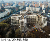 Москва, здание недостроенной Ховринской больницы, вид сверху (2018 год). Редакционное фото, фотограф glokaya_kuzdra / Фотобанк Лори