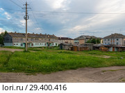 Вид на жилые дома в посёлке Соловецкий в полярный летний день, на закате. Архангельская область, Белое море (2018 год). Стоковое фото, фотограф Pukhov K / Фотобанк Лори