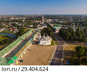 Beautiful panoramic view of Suzdal in summer at sunrise. Resurrection Church on the market square in Suzdal. Suzdal is a famous tourist attraction and part of the Golden Ring of Russia. Стоковое фото, фотограф Mikhail Starodubov / Фотобанк Лори