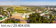Beautiful panoramic view of Suzdal in summer at sunrise. Resurrection Church on the market square in Suzdal. Suzdal is a famous tourist attraction and part of the Golden Ring of Russia. Стоковое фото, фотограф Mikhail Starodubov / Фотобанк Лори
