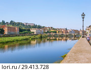 Река Арно и Ponte San Niccolo (мост Святого Николая). Флоренция. Италия (2018 год). Стоковое фото, фотограф Сергей Афанасьев / Фотобанк Лори