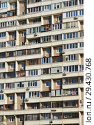 Восьми-десяти-двенадцати-четырнадцатиэтажный восьмиподъездный панельный жилой дом серии П-46 (построен в 1996 году). Мячковский бульвар, 27. Район Марьино. Город Москва (2018 год). Редакционное фото, фотограф lana1501 / Фотобанк Лори