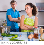person criticizing young spouse. Стоковое фото, фотограф Яков Филимонов / Фотобанк Лори