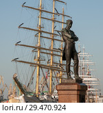 Памятник адмиралу И.Ф.Крузенштерну. Санкт-Петербург (2009 год). Редакционное фото, фотограф Александр Алексеев / Фотобанк Лори