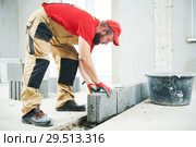 bricklayer builder working with ceramsite concrete blocks. Walling. Стоковое фото, фотограф Дмитрий Калиновский / Фотобанк Лори