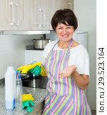 retiree woman cleaning home. Стоковое фото, фотограф Яков Филимонов / Фотобанк Лори