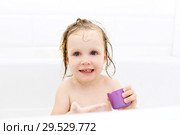Happy little girl bathing and playing toys. Стоковое фото, фотограф ivolodina / Фотобанк Лори