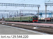 Орск. Электропоезд переменного тока ЭР9Е-652 на станции Орск Южно-Уральской железной дороги (2014 год). Редакционное фото, фотограф Дмитрий Щукин / Фотобанк Лори