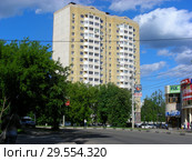 Семнадцатиэтажный двухподъездный панельный жилой дом (2009 г.). Первомайская улица, 1/1. Город Дедовск. Городской округ Истра. Московская область (2015 год). Редакционное фото, фотограф lana1501 / Фотобанк Лори