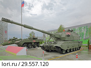 2С35 "Коалиция-СВ" - российская 152-миллиметровая самоходная гаубица армейской артиллерии на Международном военно-техническом форуме "Армия-2018" Редакционное фото, фотограф Игорь Долгов / Фотобанк Лори