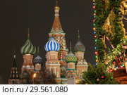 Moscow, Russia, December 4, 2018. View of the domes of St. Basil’s Cathedral and New Year’s decorations on trees in Red Square in the evening city. Редакционное фото, фотограф Яна Королёва / Фотобанк Лори