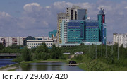Город Сургут. Вид на главный офиса Газпрома. Surgut sity. View of the main office of Gazprom. (2015 год). Стоковое видео, видеограф Евгений Романов / Фотобанк Лори