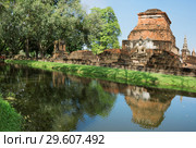 Солнечный день в историческом парке Сукхотай, Таиланд. Стоковое фото, фотограф Александр Романов / Фотобанк Лори